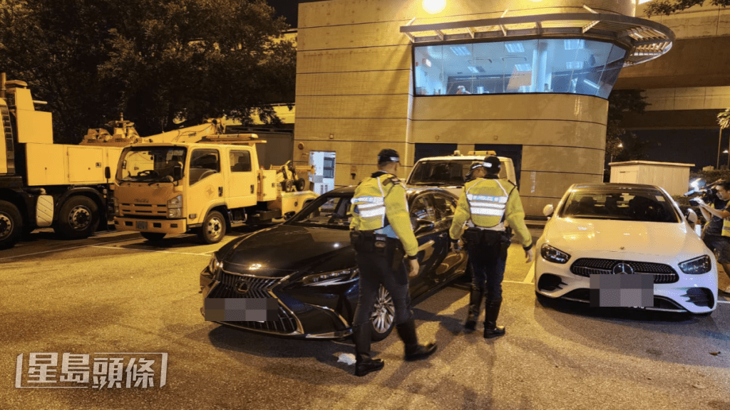 警方首次在西隧口设障查酒驾,两司机“吹爆波”被捕。黎志伟摄 警方首次在西隧口设障查酒驾,两司机“吹爆波”被捕。黎志伟摄