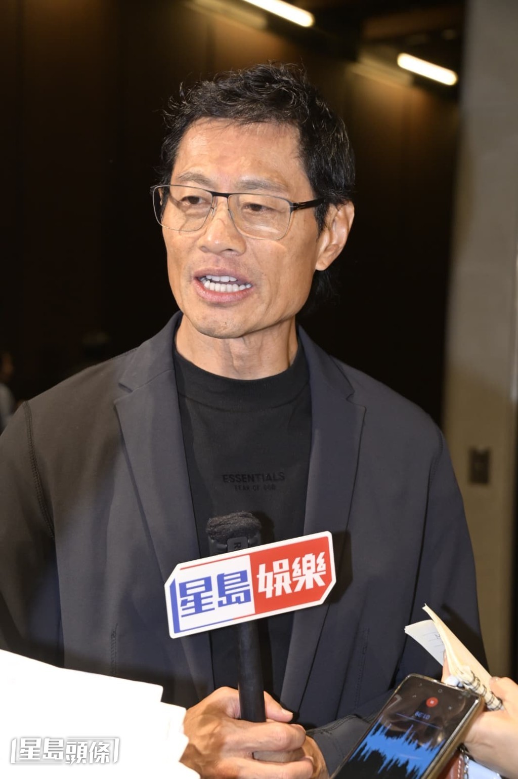黃德斌透露準備稍後演出由小說改篇的舞台劇。 黃德斌透露準備稍後演出由小說改篇的舞台劇。