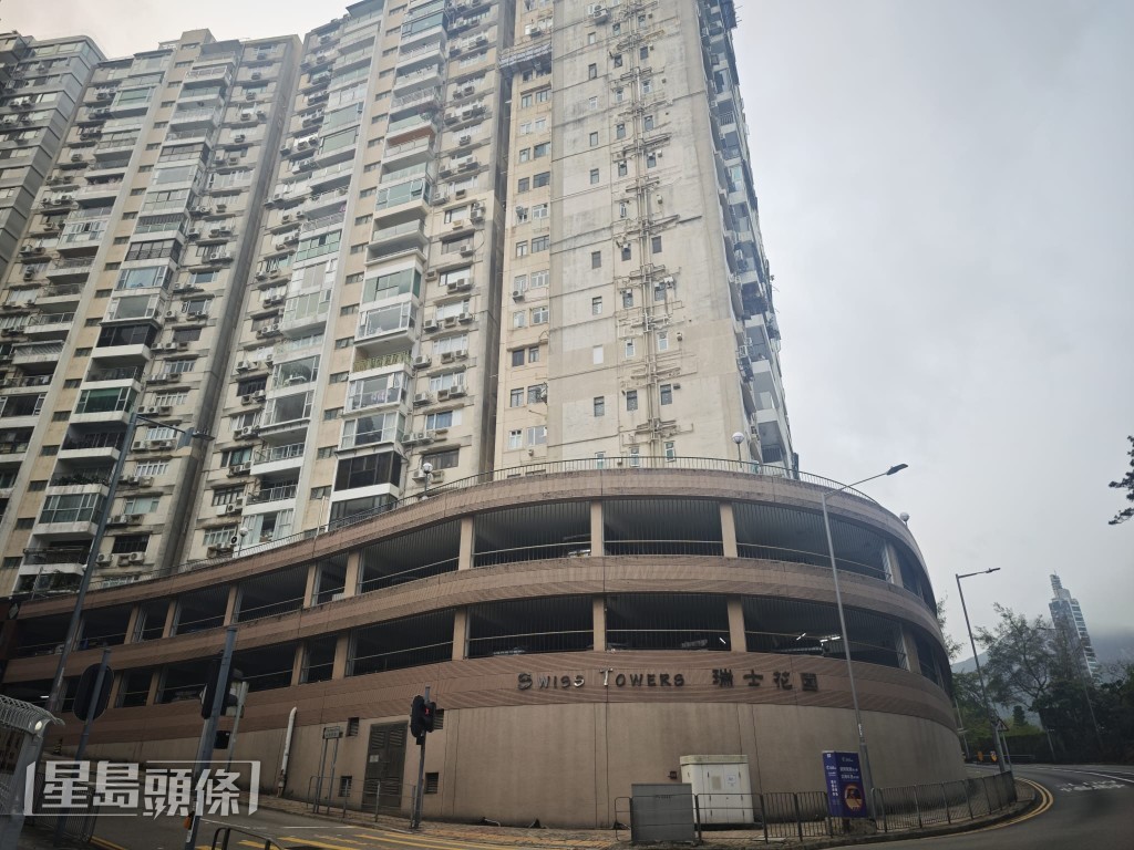 今日（28日）清晨6時12分，警方接獲報案，指大坑道113號瑞士花園有人懷疑從高處墮下，倒臥在屋苑平台位置。黎志偉攝