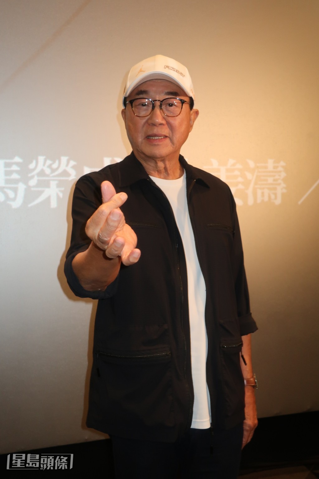 剛度過83歲生日的許冠文,表示與家人吃飯慶生已很高興。 剛度過83歲生日的許冠文,表示與家人吃飯慶生已很高興。