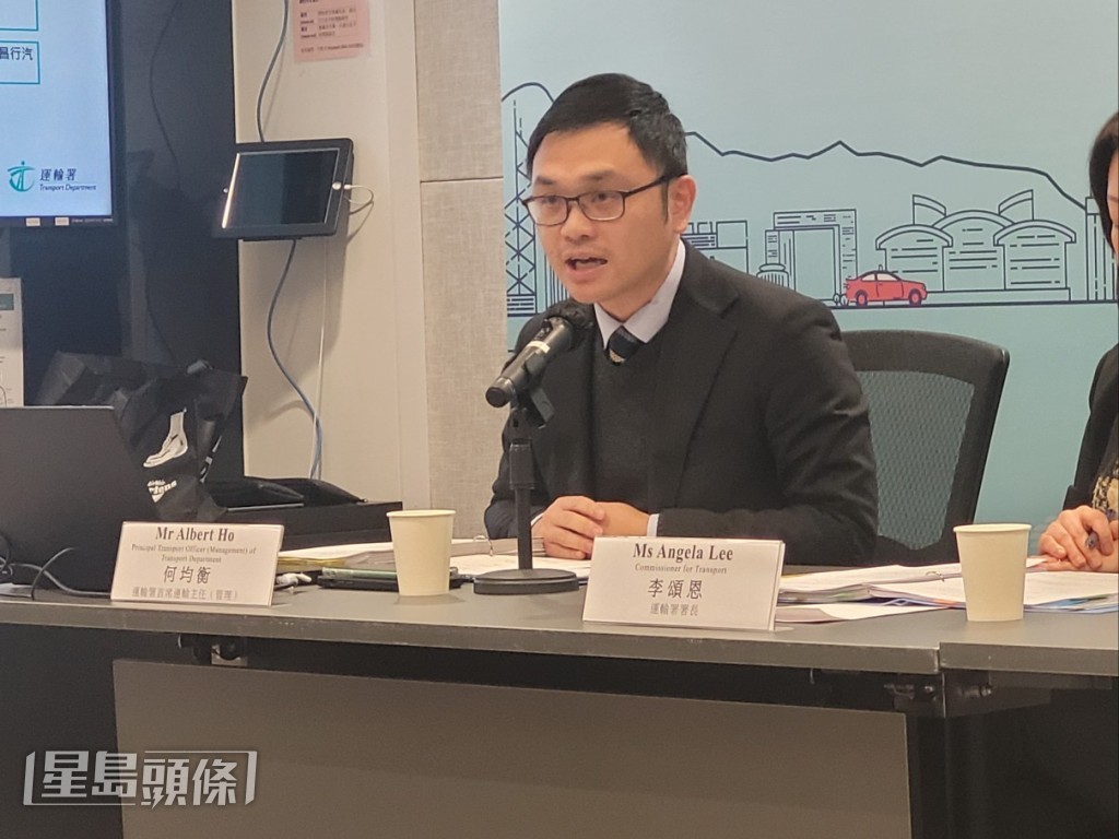 運輸署首席運輸主任(管理)何均衡表示,自5月底實施「易通行」以來,已處理逾6,000萬宗交易。趙克平攝 運輸署首席運輸主任(管理)何均衡表示,自5月底實施「易通行」以來,已處理逾6,000萬宗交易。趙克平攝