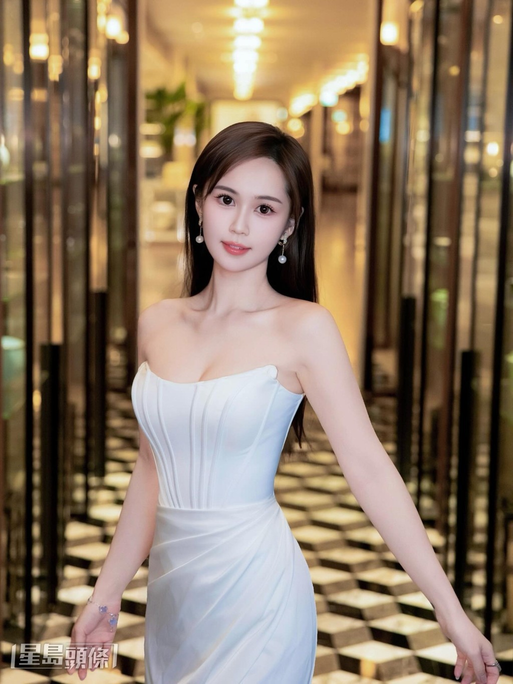 另一位「隱藏女神」則是港姐季軍梁超怡。 另一位「隱藏女神」則是港姐季軍梁超怡。