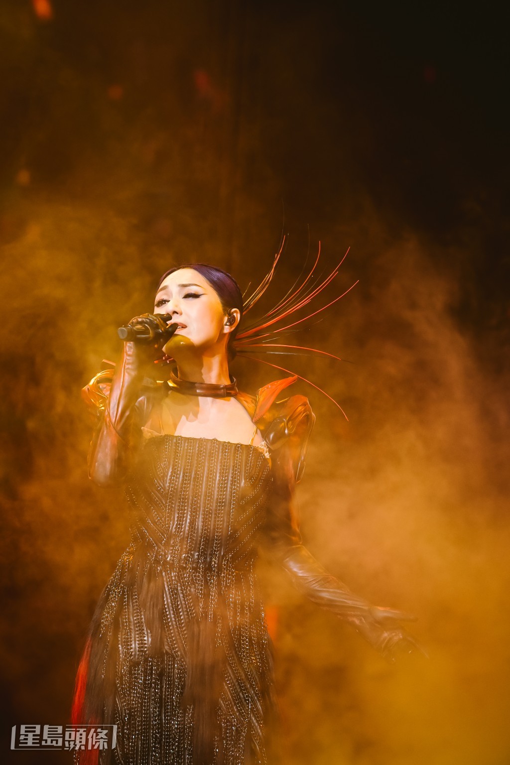 千嬅在剛過去的十四及十五號在澳門舉行了兩場演唱會。