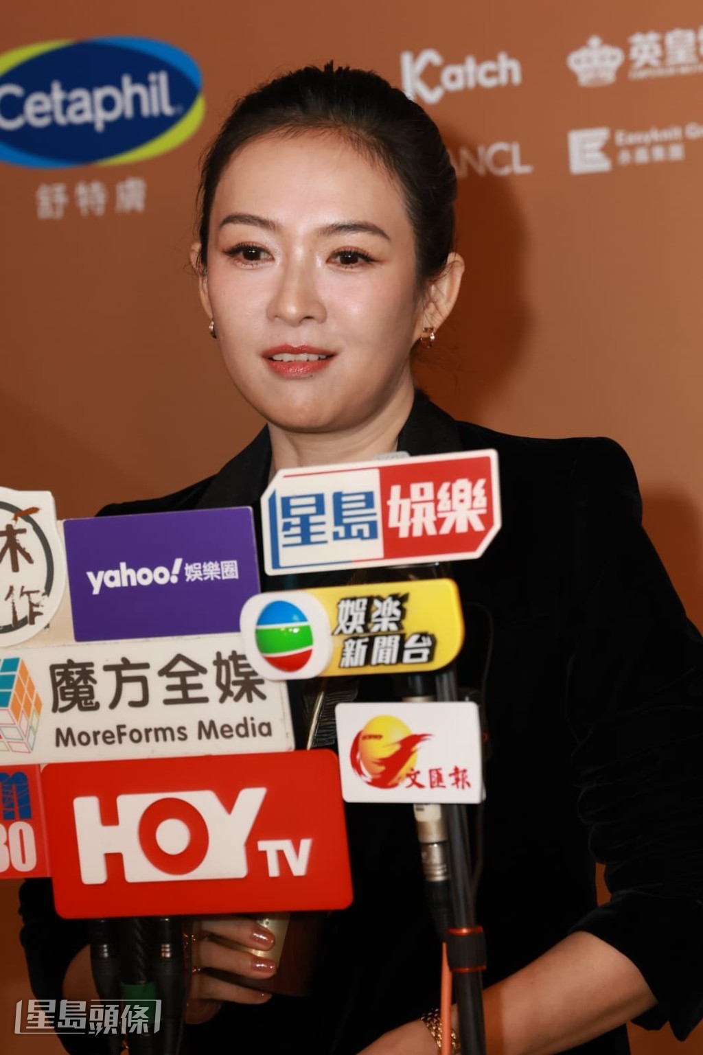 提到農曆年，章子怡表示今年帶同子女到三亞旅遊。