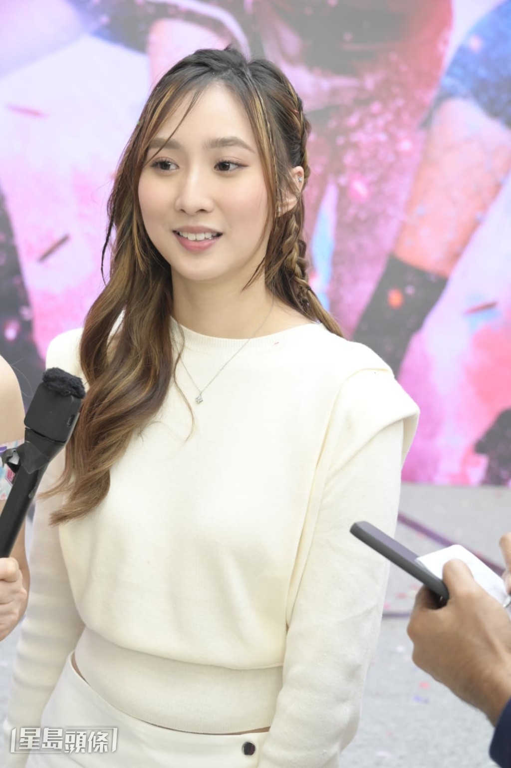 鍾柔美會努力學習句子及形容詞。