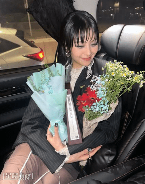 Amy今年在颁奖礼上抱走奖项。 Amy今年在颁奖礼上抱走奖项。