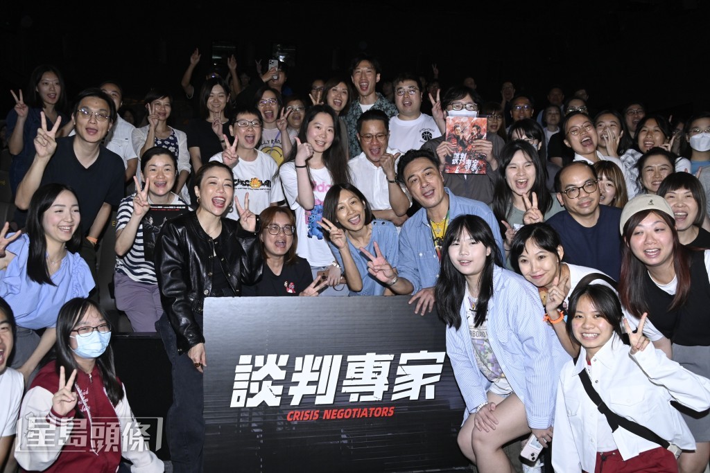 有份演出的吳鎮宇與彭秀慧昨晚到戲院謝票。