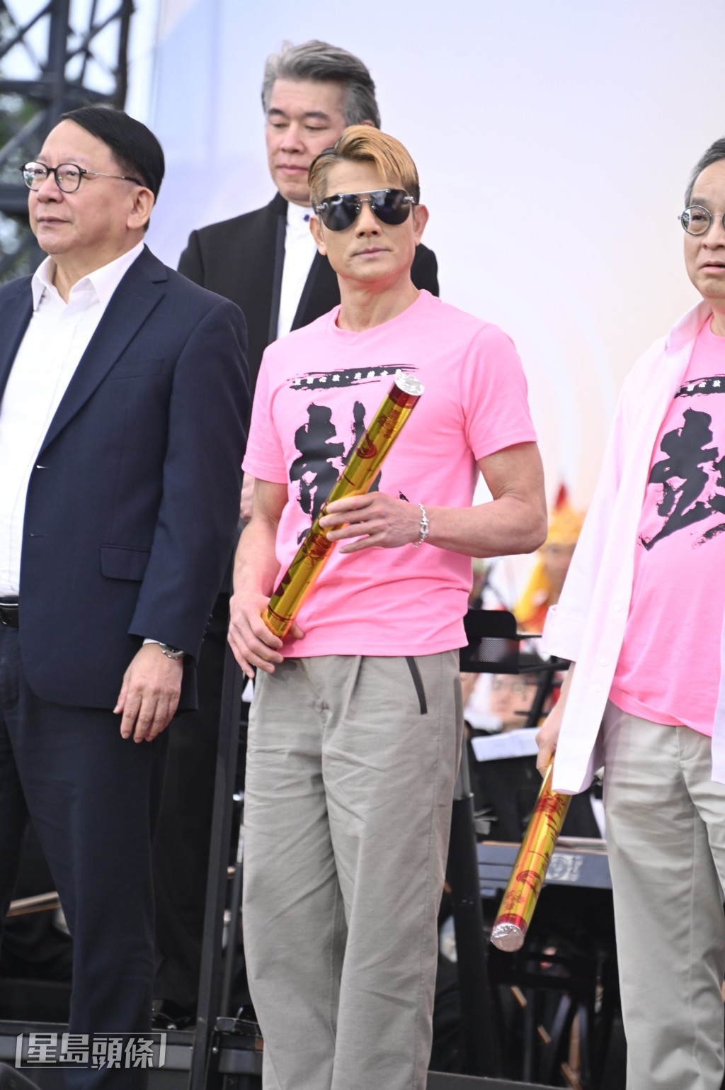 城城與政務司司長陳國基(左)。 城城與政務司司長陳國基(左)。