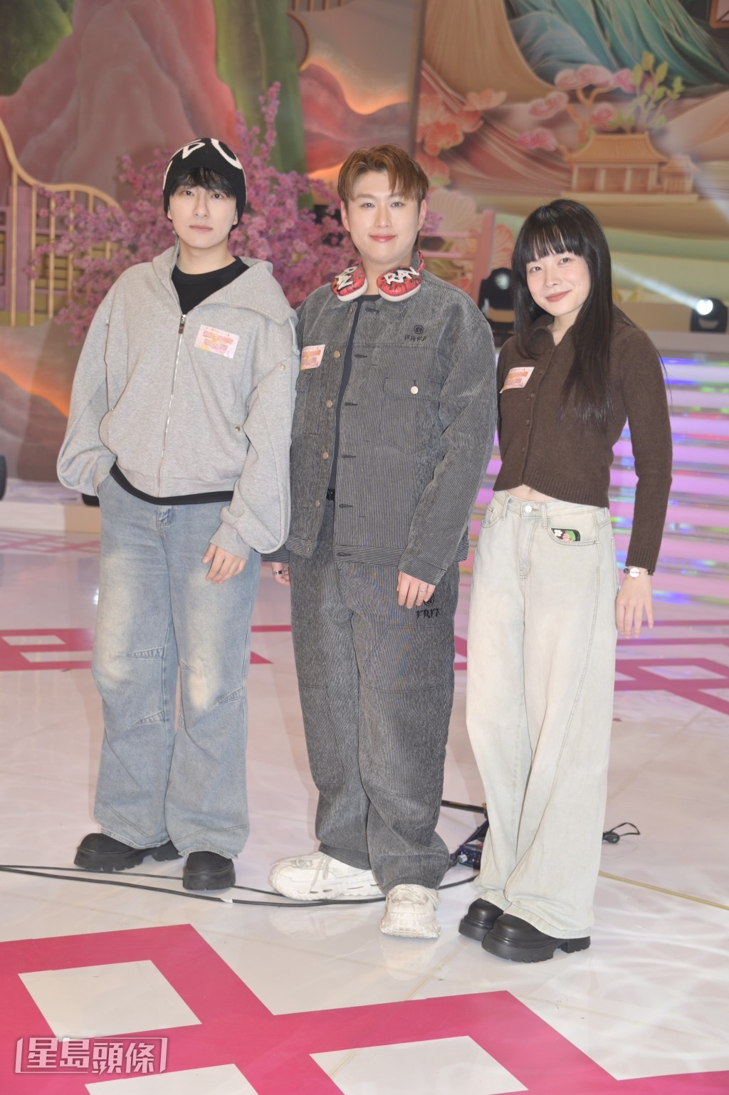 3人於農曆年前後亦會一起工作，大家在這段期間會瘋狂見到他們。