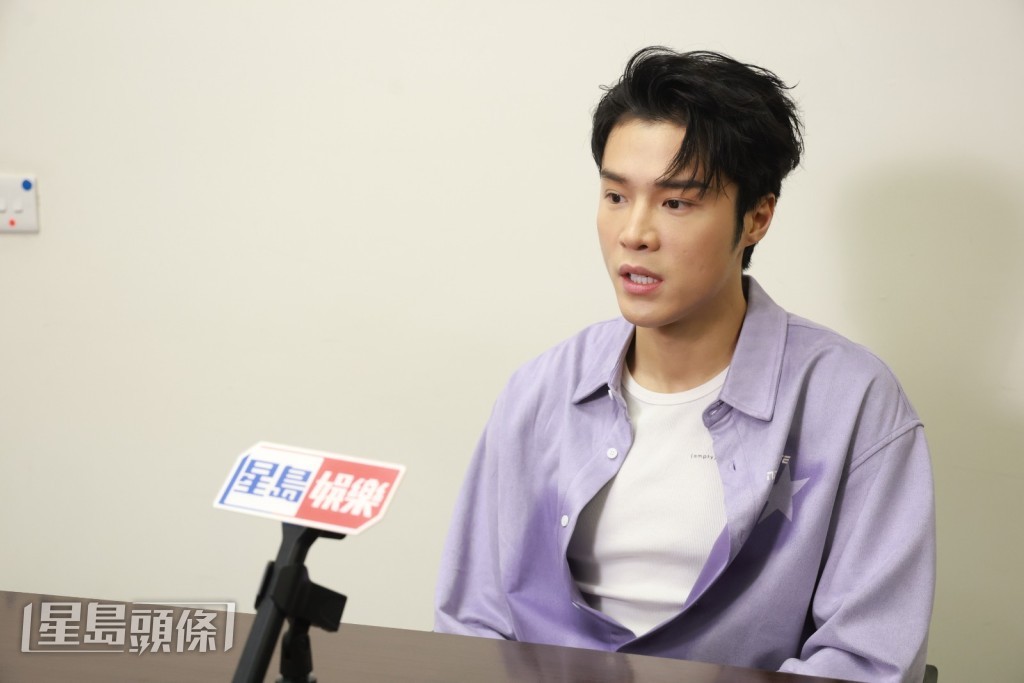 至於將來拍拖會否公開戀情，他坦言不介意。