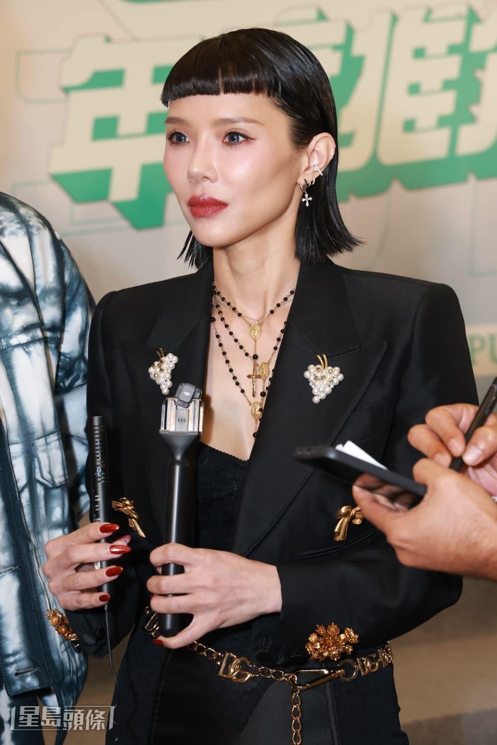 方皓玟笑指之後會去打蛇針，期望會在診所看到許廷鏗的廣告。