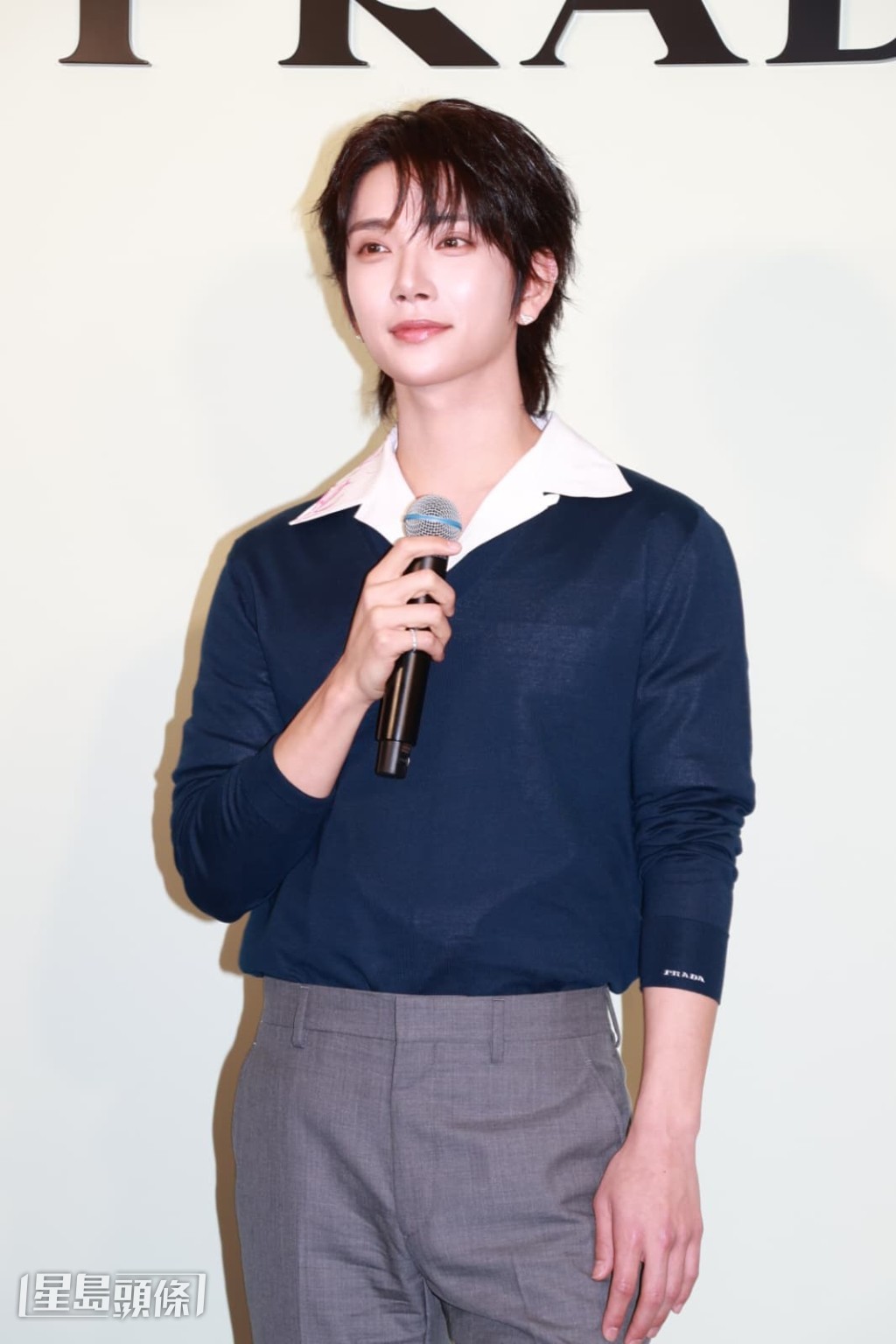 他說昨晚已到了太平山頂遊覽及影了很多照片，覺得香港的夜景真的很美麗。