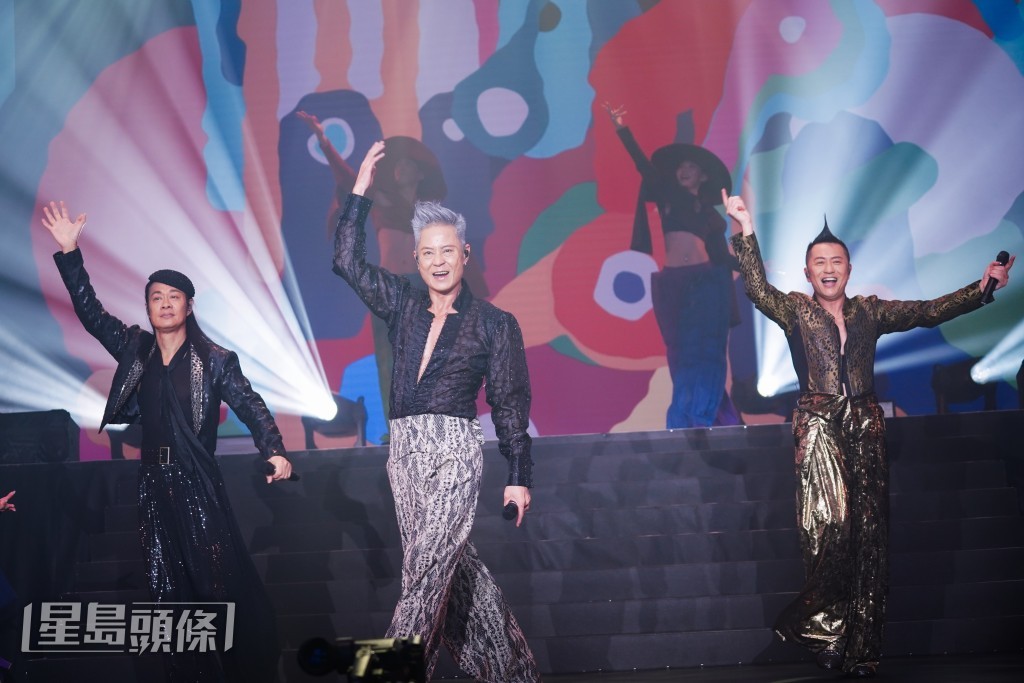 3子以連串快歌為演唱會揭開序幕，一口氣跳唱《好戲在後頭》、《華麗舞台》。