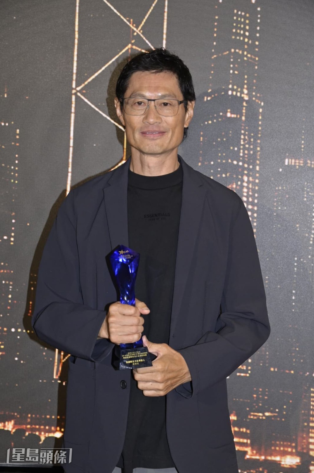 黃德斌非常開心可以得獎。 黃德斌非常開心可以得獎。