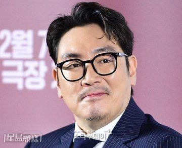 韓媒大爆起趙震雄高中時期是不良份子,曾涉偷車、性侵。 韓媒大爆起趙震雄高中時期是不良份子,曾涉偷車、性侵。