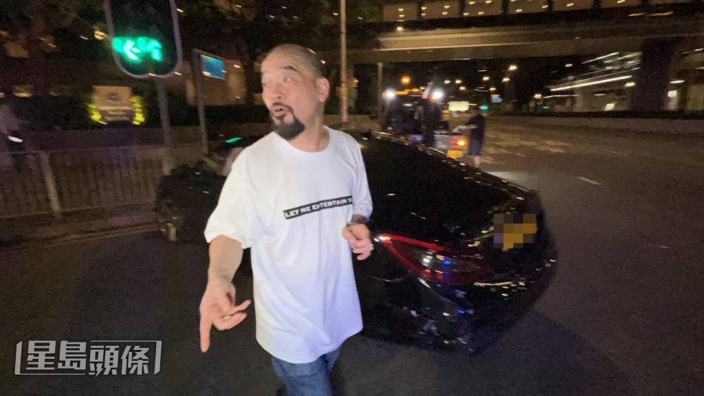 葛民輝向記者講述車禍情況。蔡楚輝攝 葛民輝向記者講述車禍情況。蔡楚輝攝