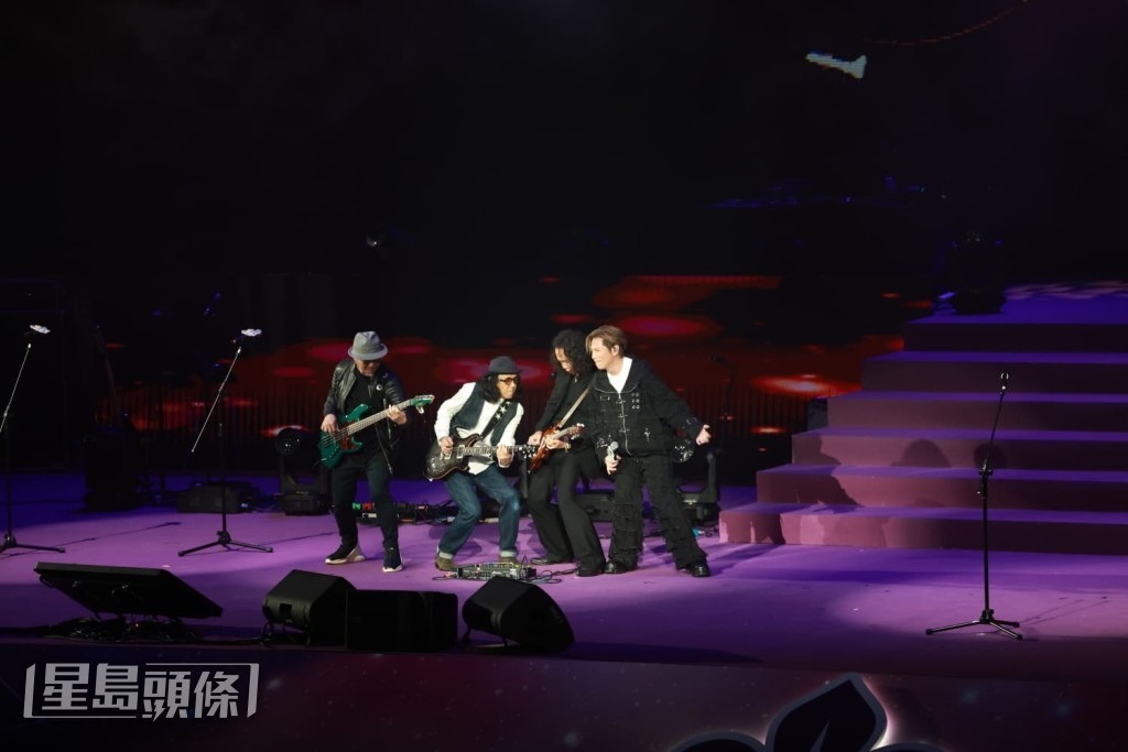 音樂會正式開始，演出歌手包括太極樂隊。