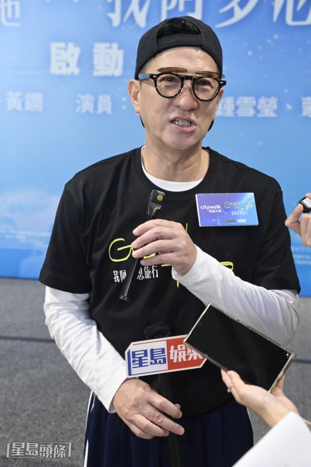家輝指本身唱歌很內斂,唔太想表演俾人睇,自己唱就得。 家輝指本身唱歌很內斂,唔太想表演俾人睇,自己唱就得。