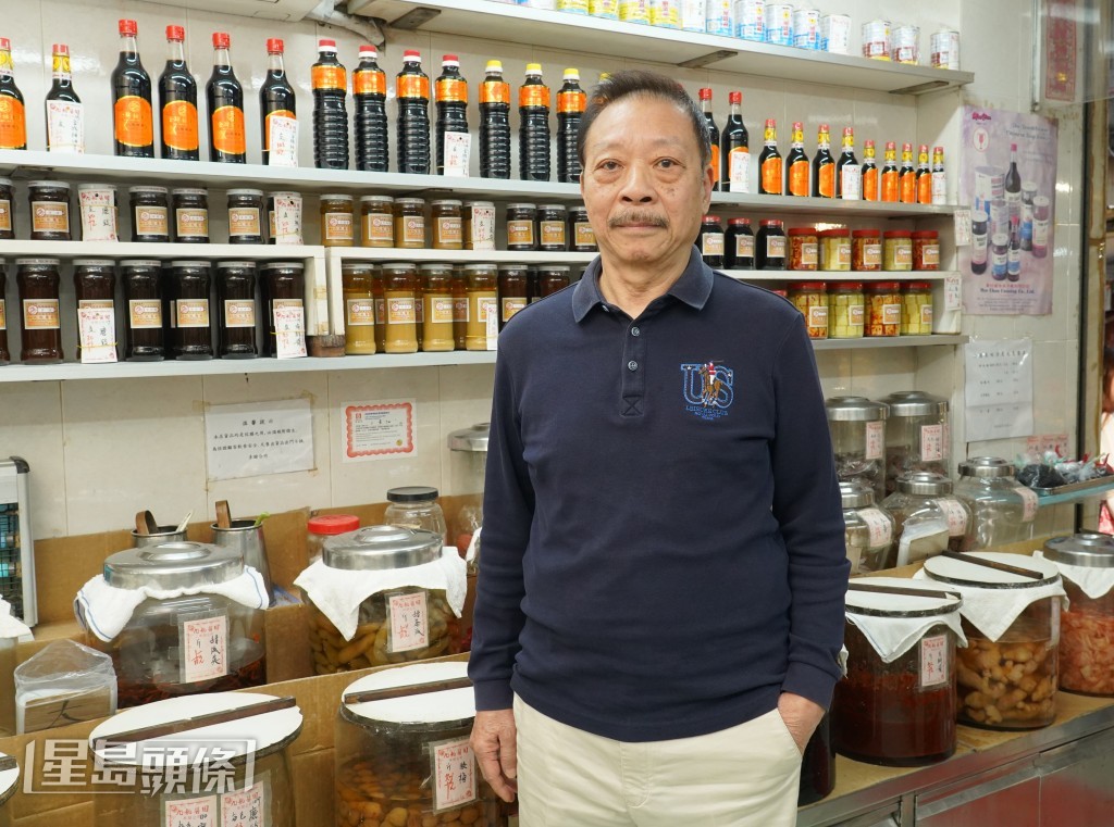 九龍醬園負責人黃國輝表示,各款中式醬料的風味各異。 九龍醬園負責人黃國輝表示,各款中式醬料的風味各異。