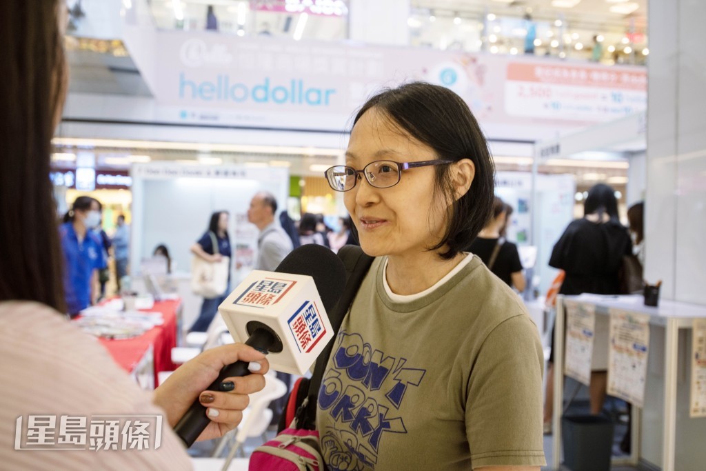李女士认为自己竞争力下降，所以报读更多课程提升技能。欧乐年摄