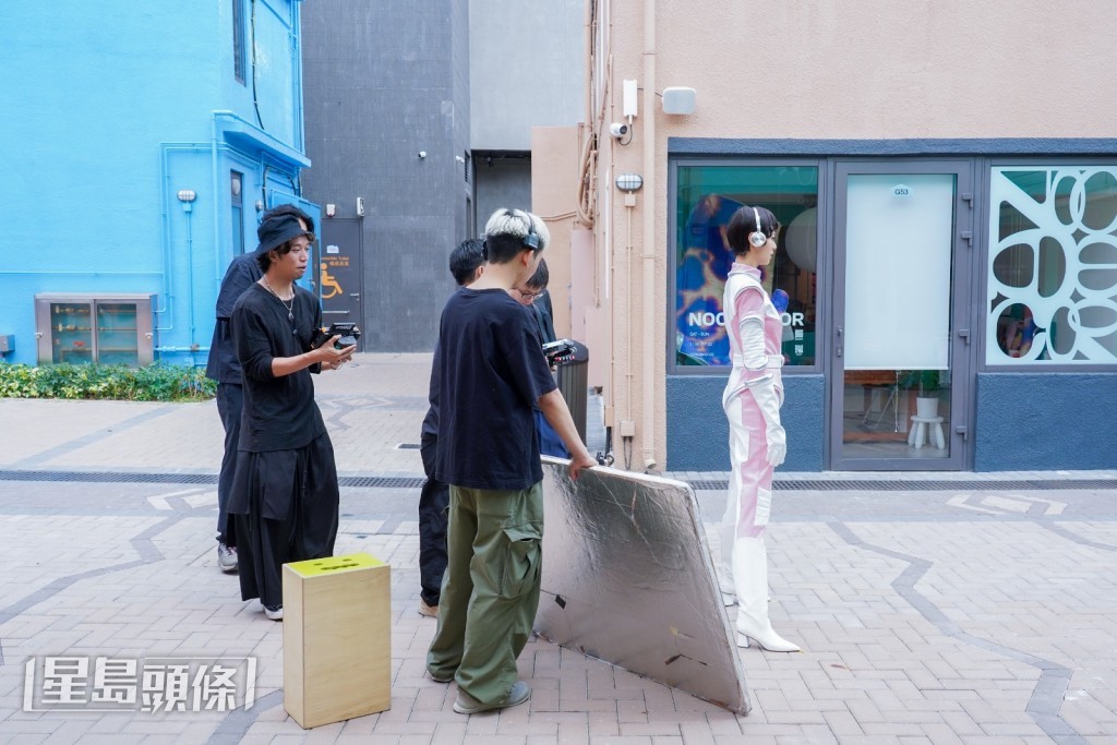 Amy一身粉紅色「地球防衛少女」造型亮相。 Amy一身粉紅色「地球防衛少女」造型亮相。