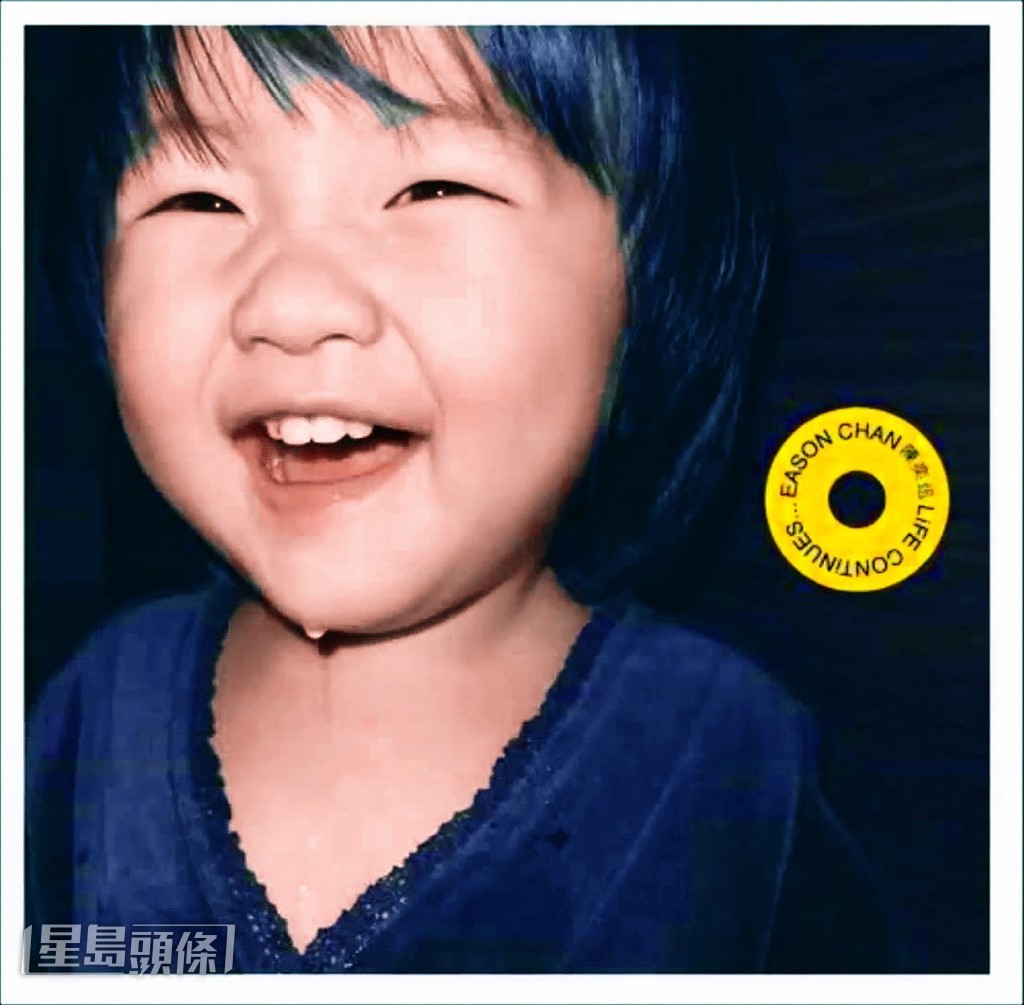 大家還記得康堤兒時曾登上Eason專輯《Life Continues...》的封面嗎？