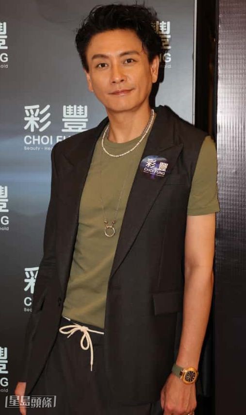 最近忙於拍攝《風華背後》的Bosco,相隔廿年再度跟汪明荃(阿姐)合作。 最近忙於拍攝《風華背後》的Bosco,相隔廿年再度跟汪明荃(阿姐)合作。