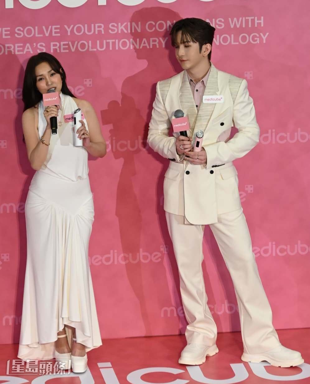 更被现场“粉红海”所吸引。