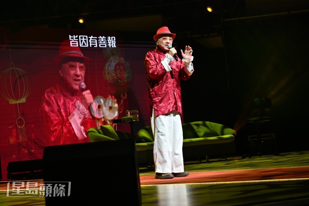 亦有獻唱他的經典歌《激光中》。