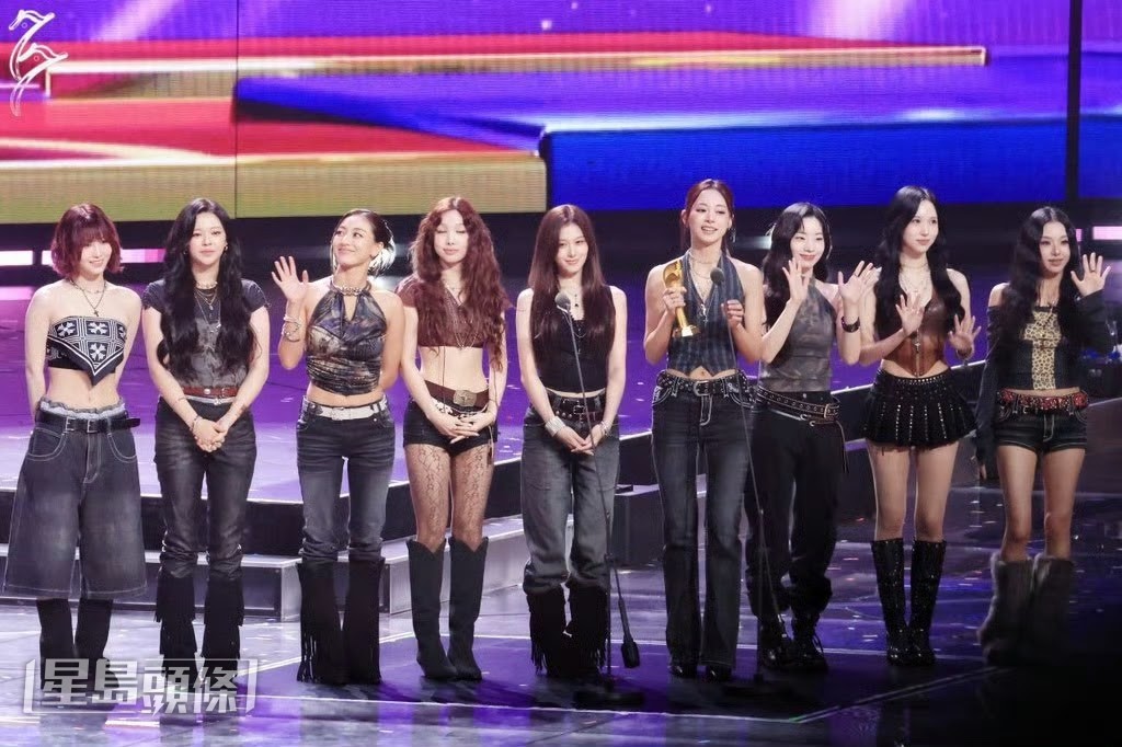 TWICE勇奪「年度最具影響力海外團體」大獎。 TWICE勇奪「年度最具影響力海外團體」大獎。