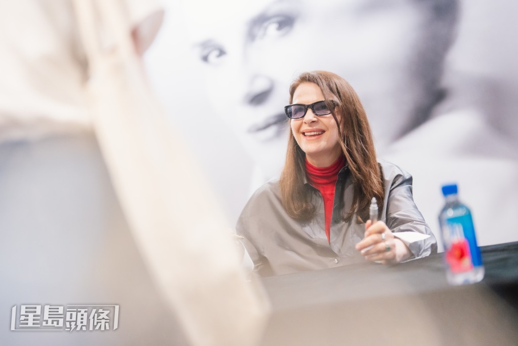 茱丽叶分享代表作《蓝白红三部曲之蓝》的拍摄趣事。