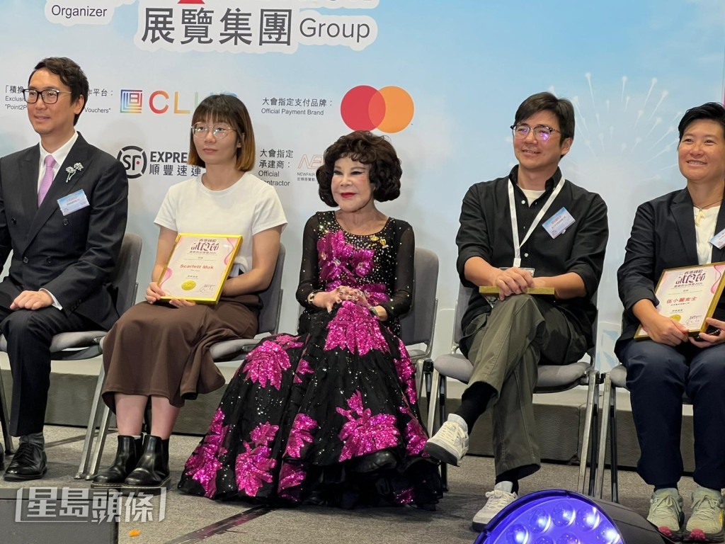 95歲的黃夏蕙表現相當精靈,精神奕奕。 95歲的黃夏蕙表現相當精靈,精神奕奕。