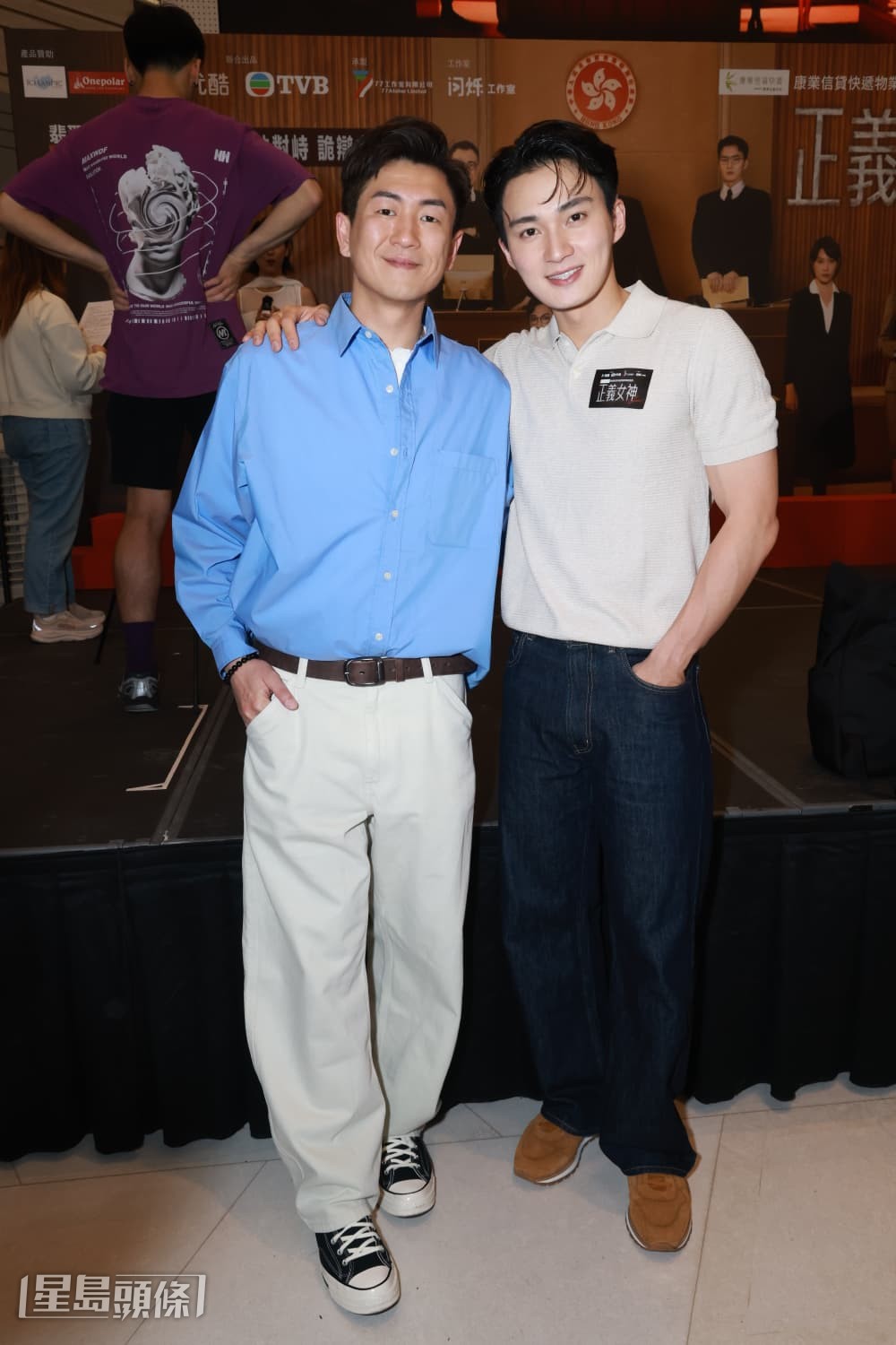 周嘉洛說拍攝《正義女神》時要等佘詩曼不在場時，與馬貫東等偷偷地猜包剪揼才可有機會萬歲。