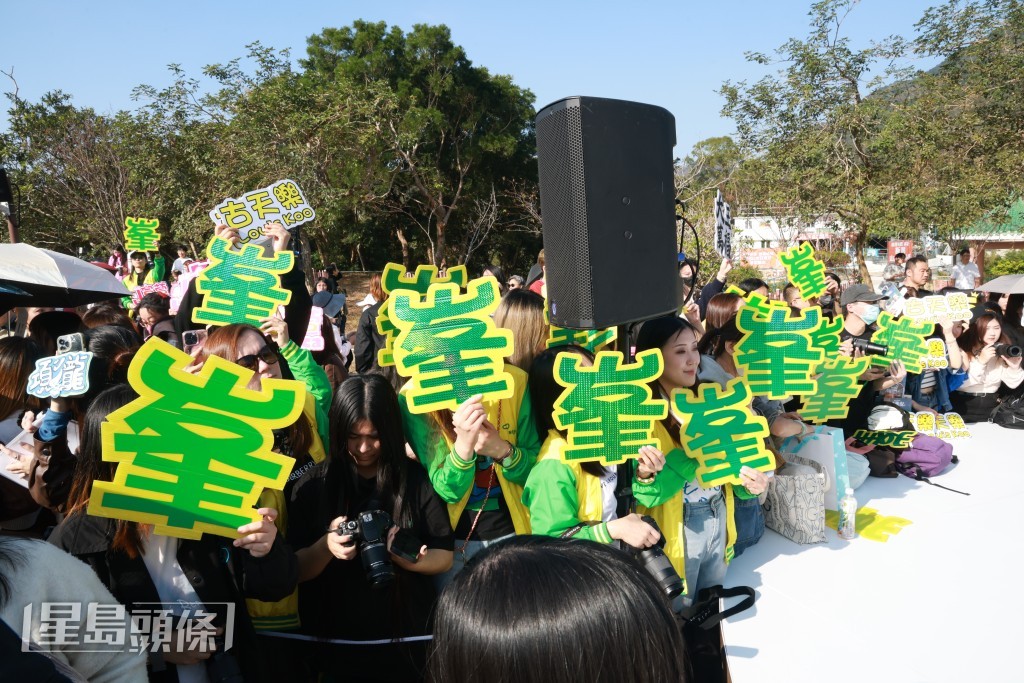 现场好多林峯的Fans。