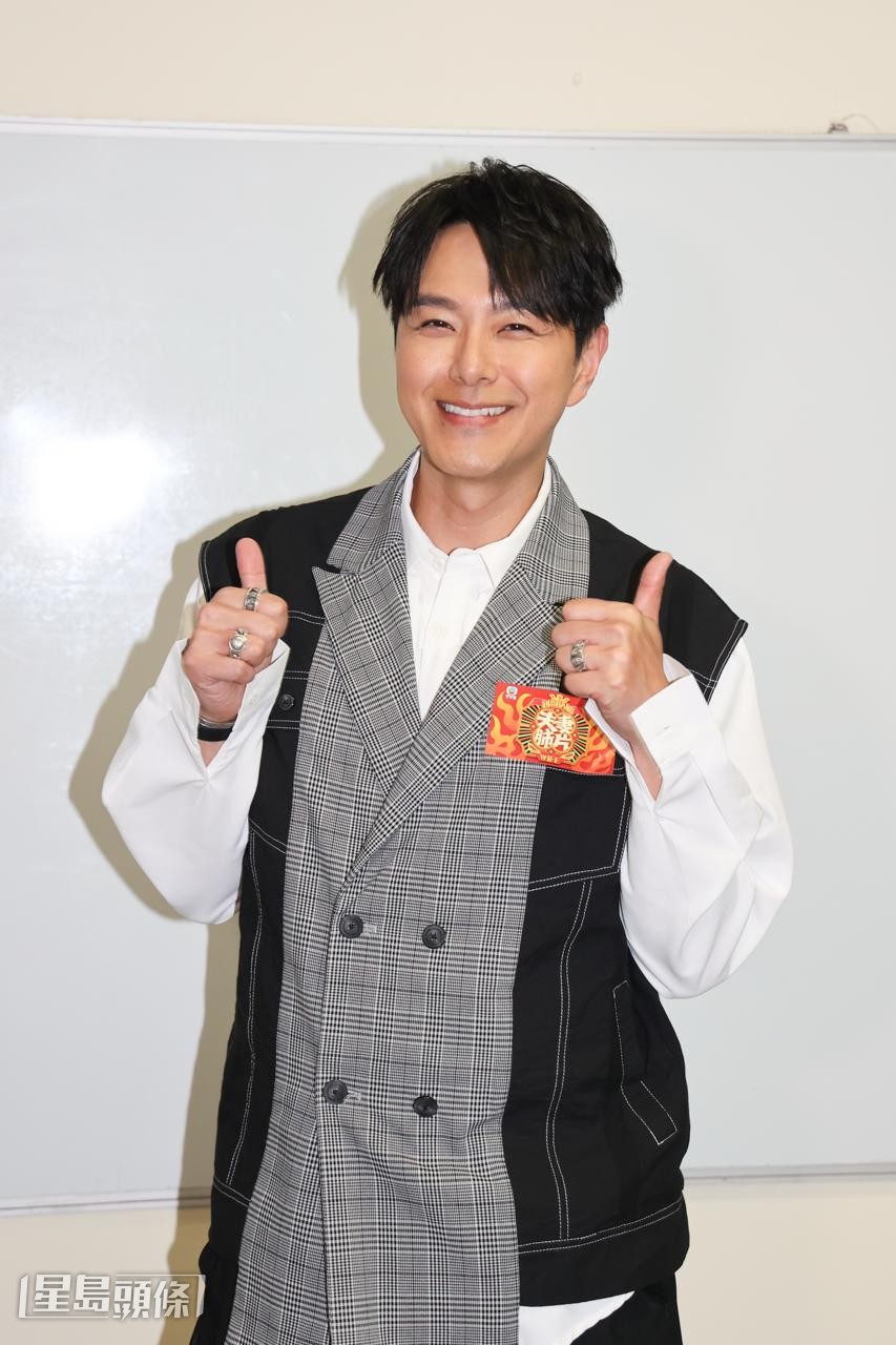 因時常陪兒子，指他近來很依賴自己。