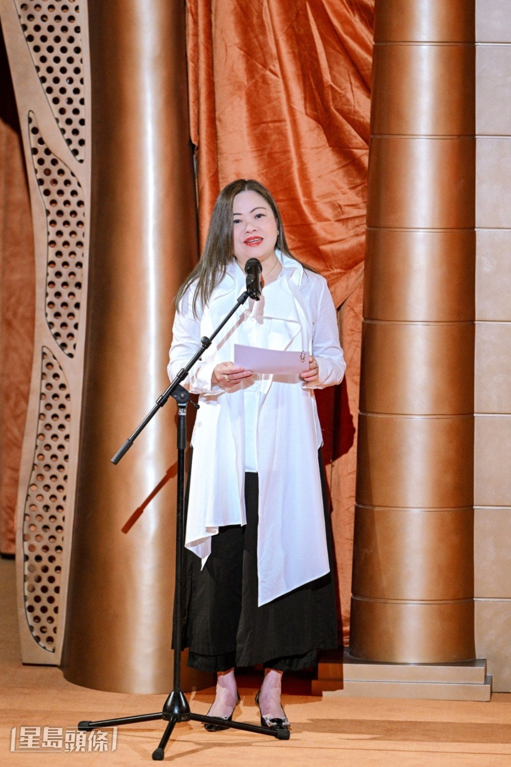 局長羅淑佩對香港資深演員及舞蹈家劉兆銘的離世表示深切哀悼,並向其家人致以慰問。 局長羅淑佩對香港資深演員及舞蹈家劉兆銘的離世表示深切哀悼,並向其家人致以慰問。