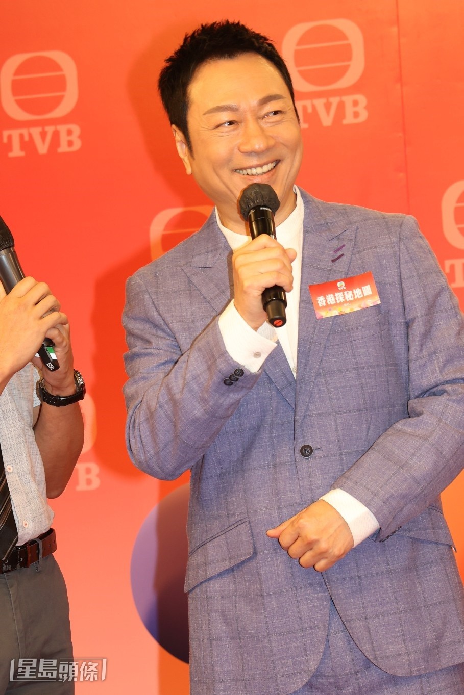 黎耀祥現時在TVB是一年拍一套劇集。 黎耀祥現時在TVB是一年拍一套劇集。