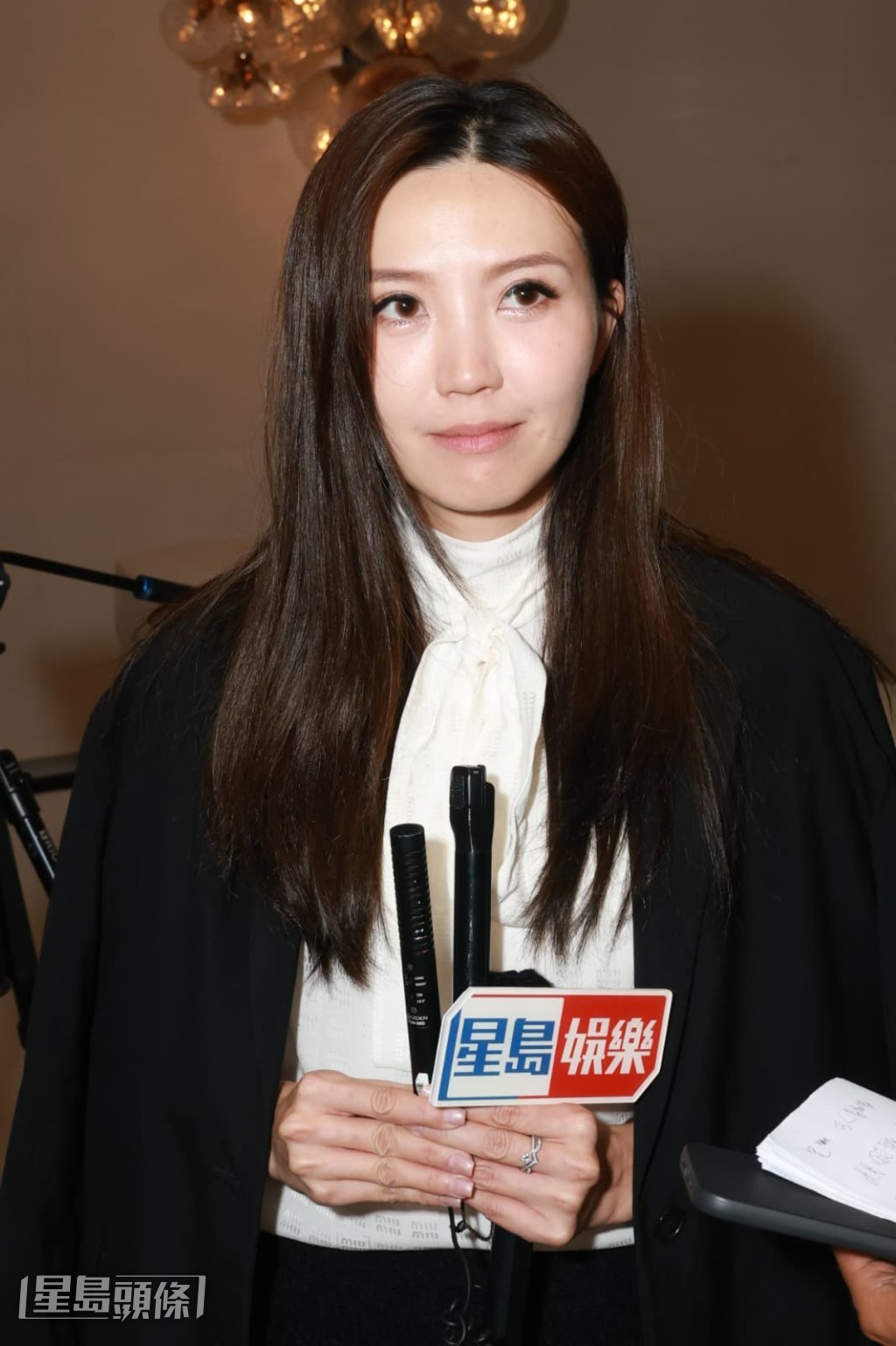 講到好友戴祖儀早前演出獨腳舞台劇 ，她表示有去捧場。
