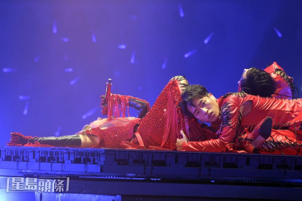 Gin Lee瞓身演出！