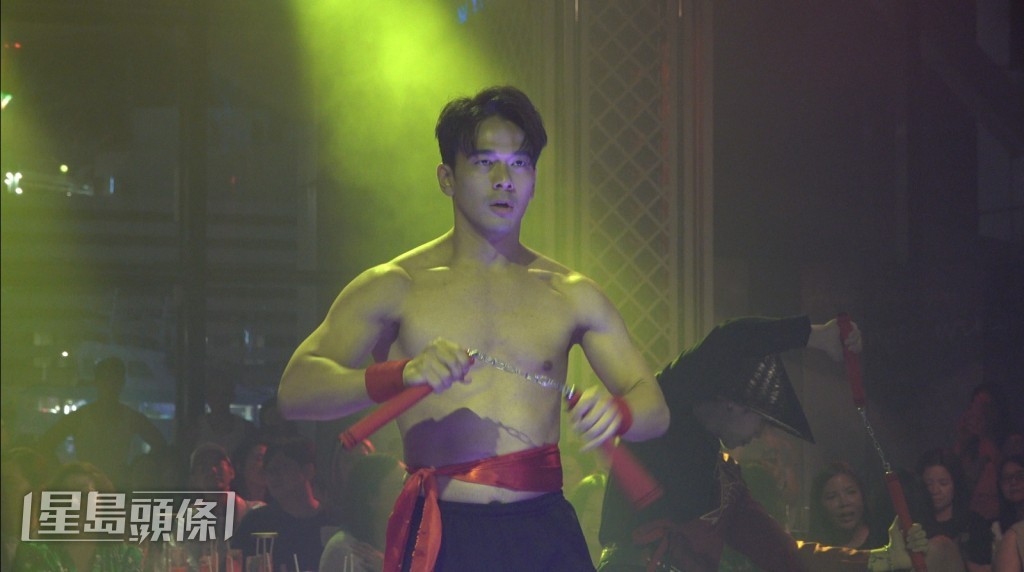 龐景峰為猛男秀表演,負責打功夫環節。 龐景峰為猛男秀表演,負責打功夫環節。