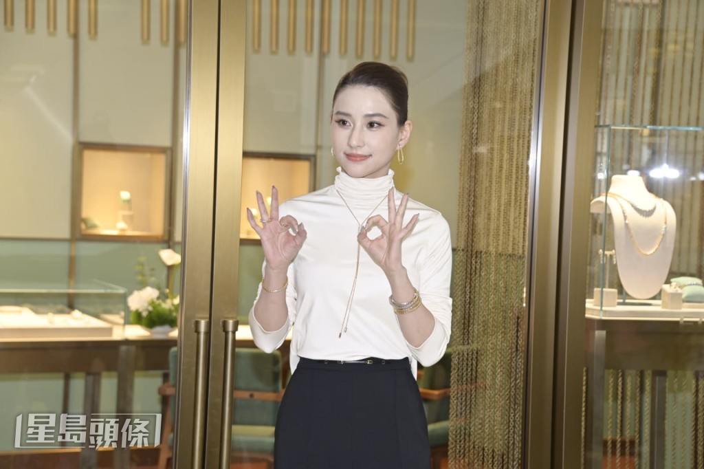 談到收藏了那些最名貴珠寶，她笑謂：「真係唔知！」
