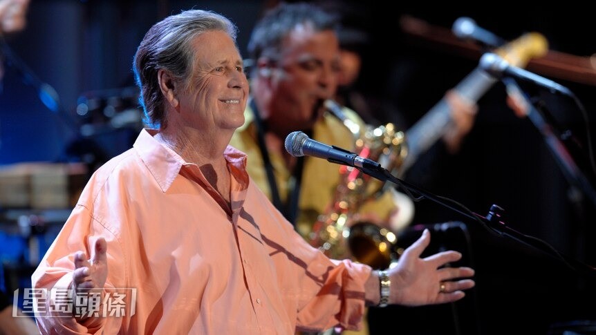 Brian Wilson 80年代離開The Beach Boys,直至2011年重組。 Brian Wilson 80年代離開The Beach Boys,直至2011年重組。