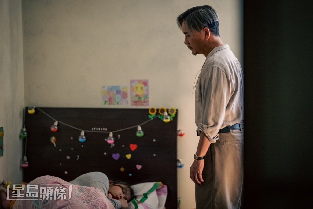 中年版堅叔由謝君豪飾演。 中年版堅叔由謝君豪飾演。