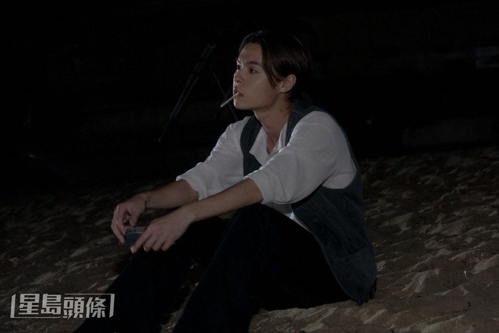 MIRROR成員Tiger（邱傲然）繼早前圓滿結束其個人演唱會後，再度為樂迷送上驚喜！Tiger昨日推出全新個人單曲《呼吸一世》。