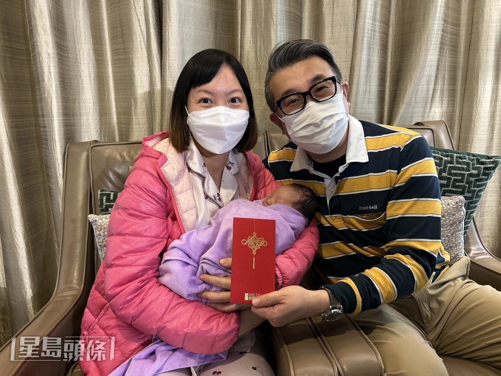李氏夫婦與愛女。林思明攝