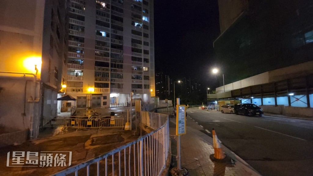 警方在香港仔已拘捕一名姓田(50歲)女子,涉嫌「謀殺」,現被扣查。黎志偉攝 警方在香港仔已拘捕一名姓田(50歲)女子,涉嫌「謀殺」,現被扣查。黎志偉攝