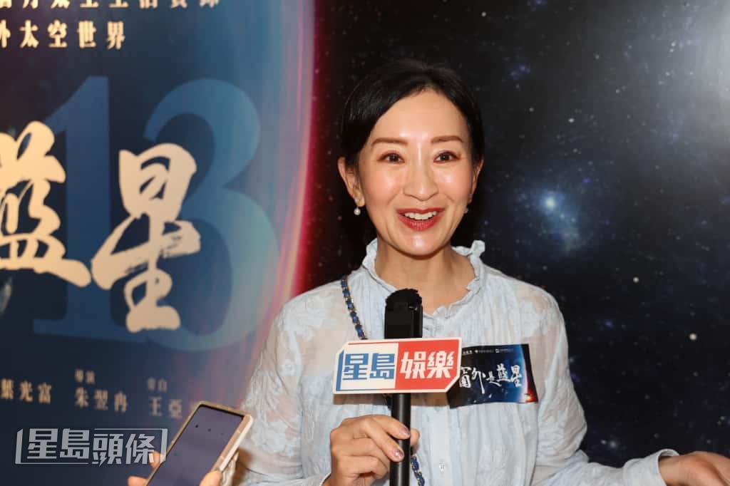 早前有報道指頭髮稀疏的老公突然「髮再生」,梁佩瑚直接承認,更指自己頭髮也多了不少。 早前有報道指頭髮稀疏的老公突然「髮再生」,梁佩瑚直接承認,更指自己頭髮也多了不少。