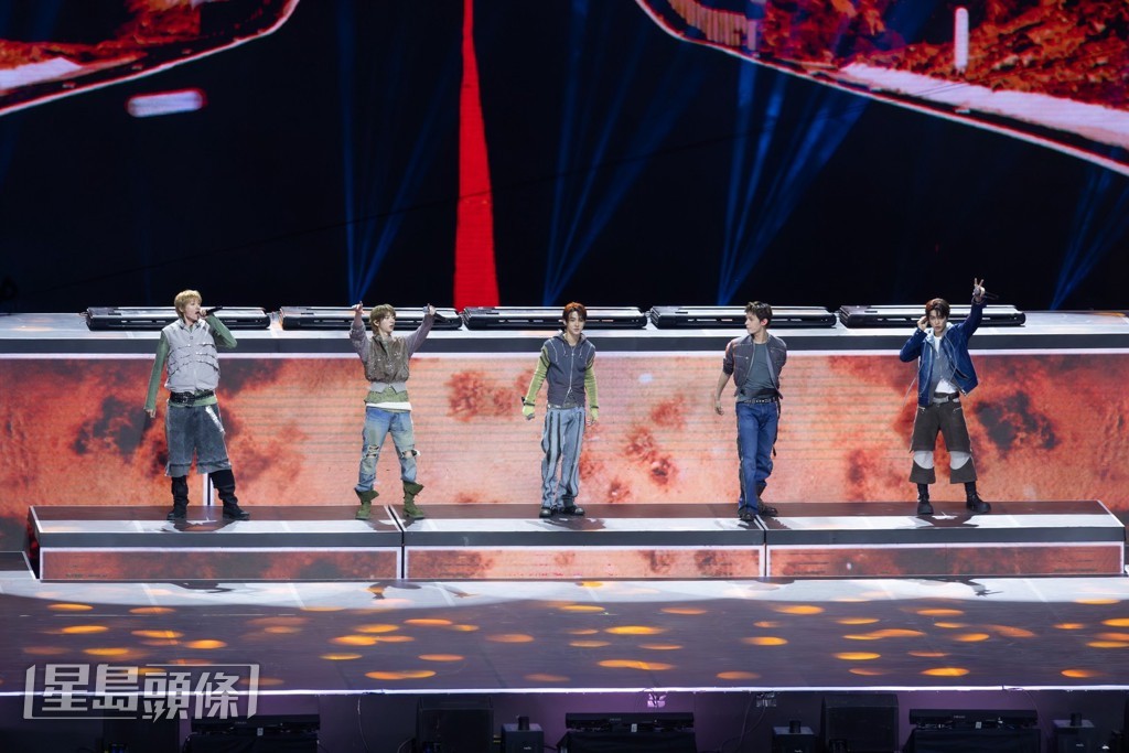 CORTIS帶埋跑步機上台演出。（中時新聞網）