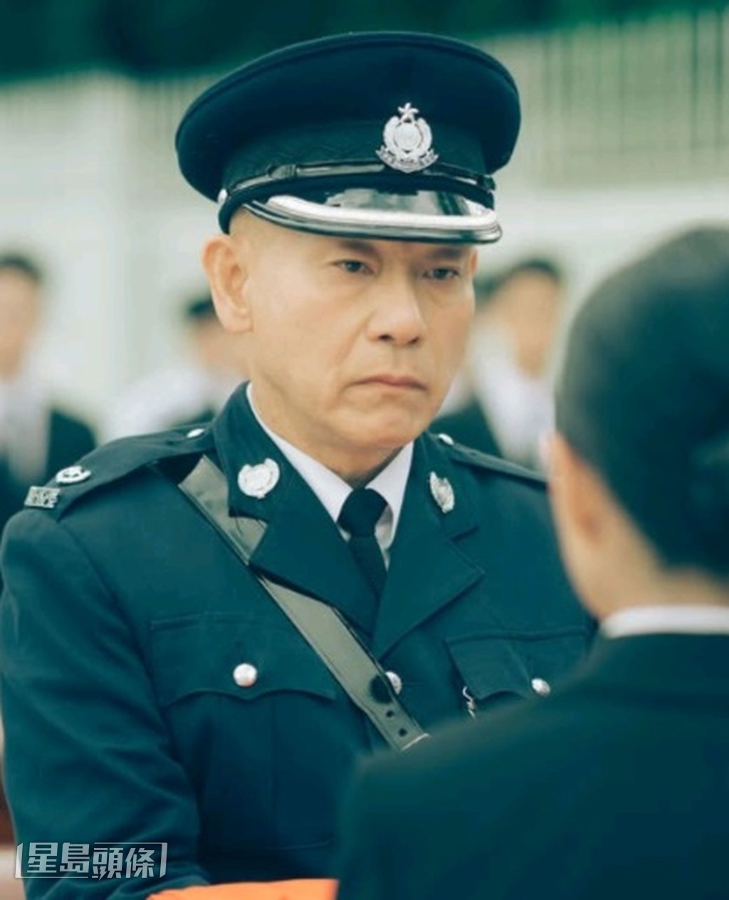 保怡在劇中扮演警司,與張振朗扮演的警員聯手查案。 保怡在劇中扮演警司,與張振朗扮演的警員聯手查案。