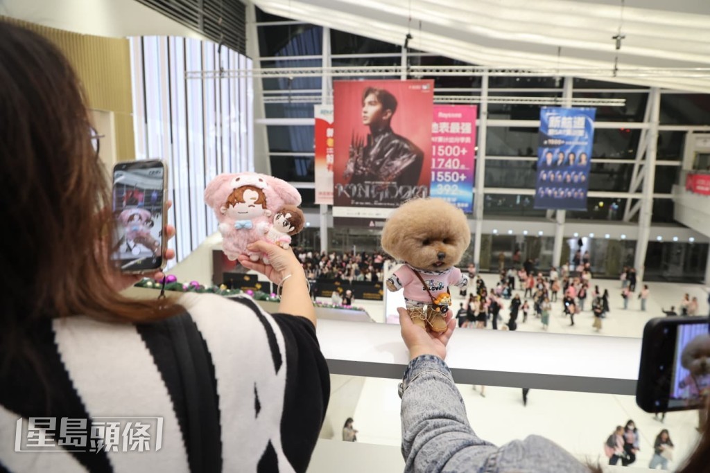 又與AL海報打卡。 又與AL海報打卡。